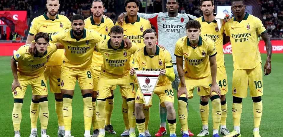 Jugadores de AC Milan en alineación previa al partido