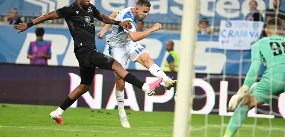 Acción de juego entre Universitatea Craiova y Ararat-Armenia