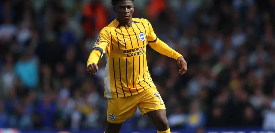 Jugador de Brighton corriendo en el campo de juego