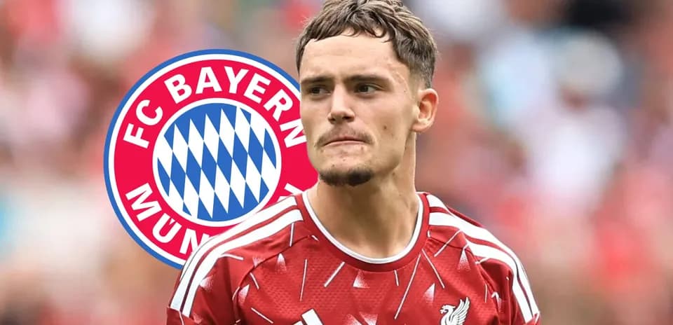 Jugador de Liverpool con logo de Bayern Múnich de fondo