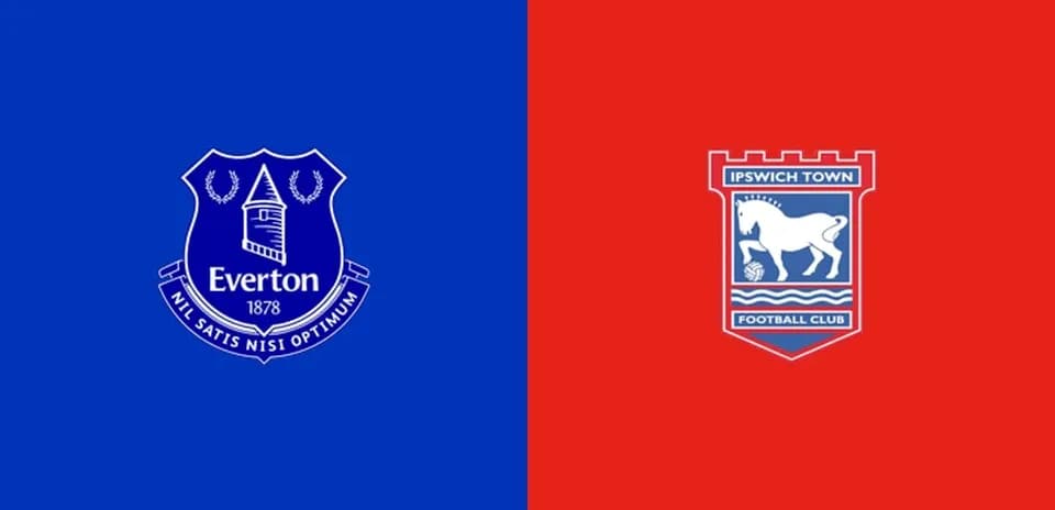 Escudos de Everton e Ipswich Town en fondo dividido