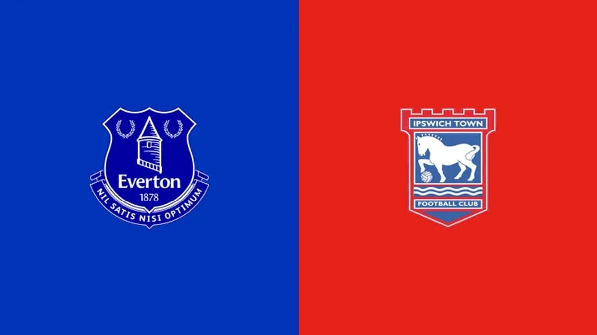 Escudos de Everton e Ipswich Town en fondo dividido