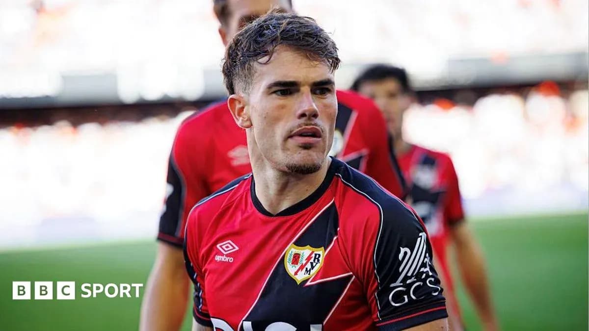 Jugador de Rayo Vallecano en el campo