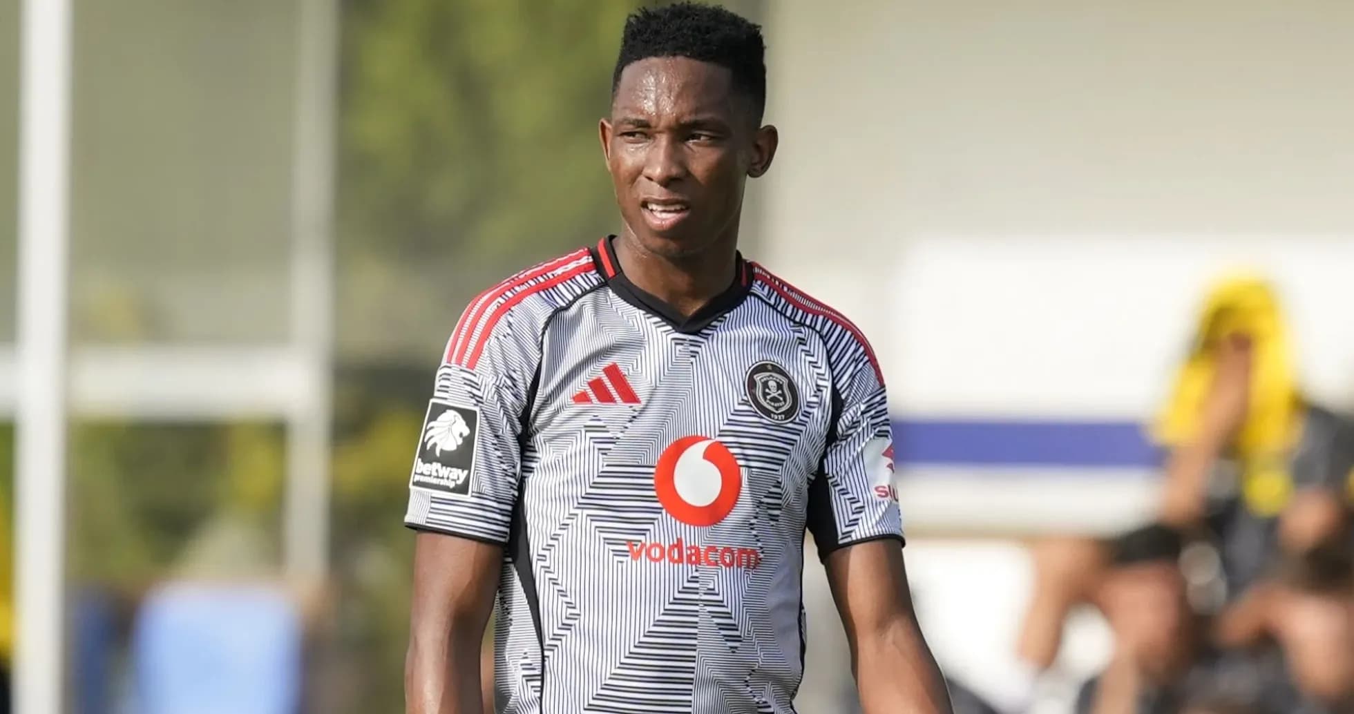 Jugador de Orlando Pirates en el campo de entrenamiento
