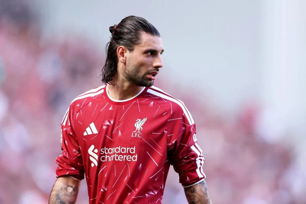 Portero de Liverpool en campo durante el partido