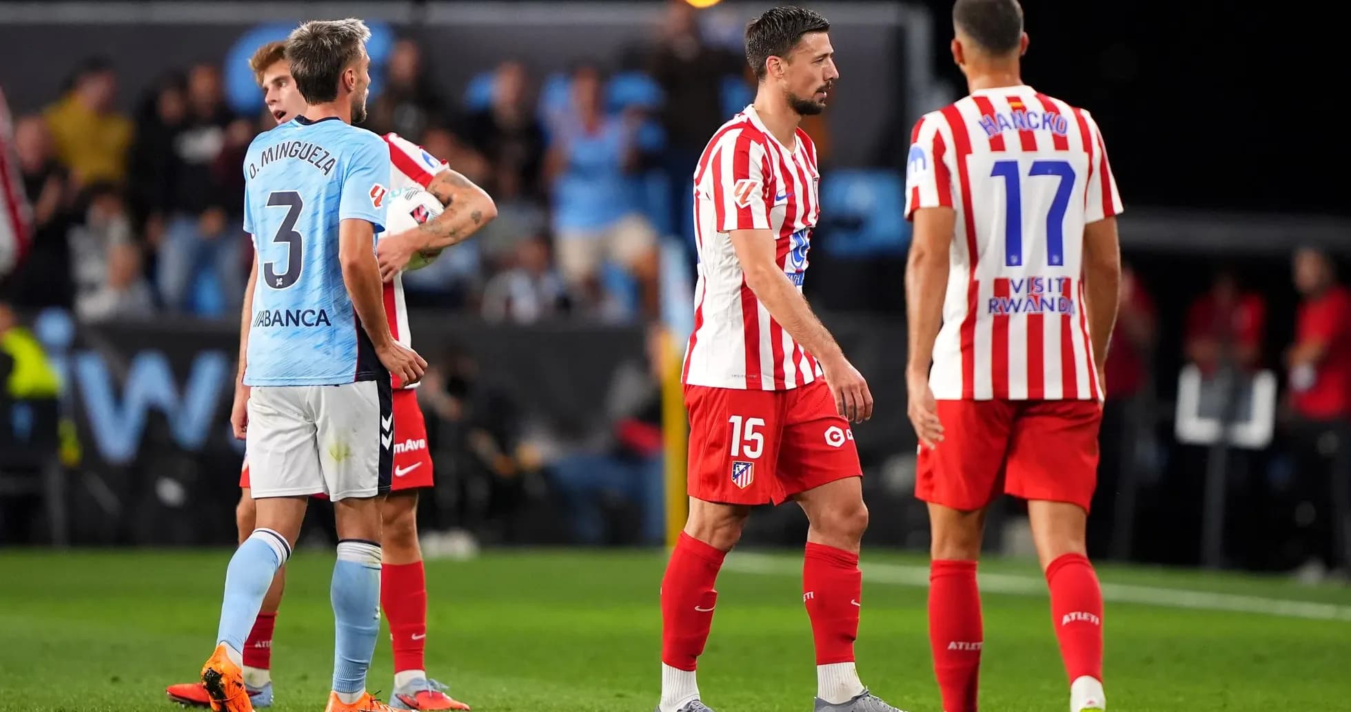 Jugadores de Atlético Madrid y Celta Vigo en el partido