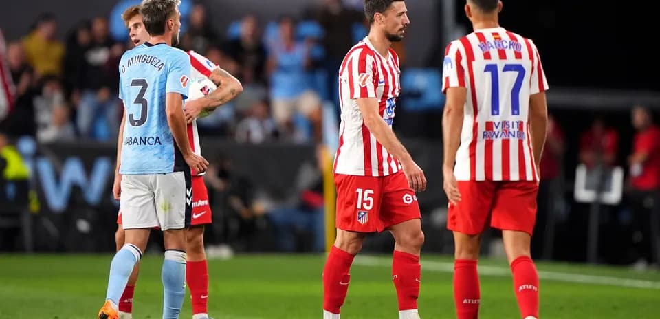 Jugadores de Atlético Madrid y Celta Vigo en el partido