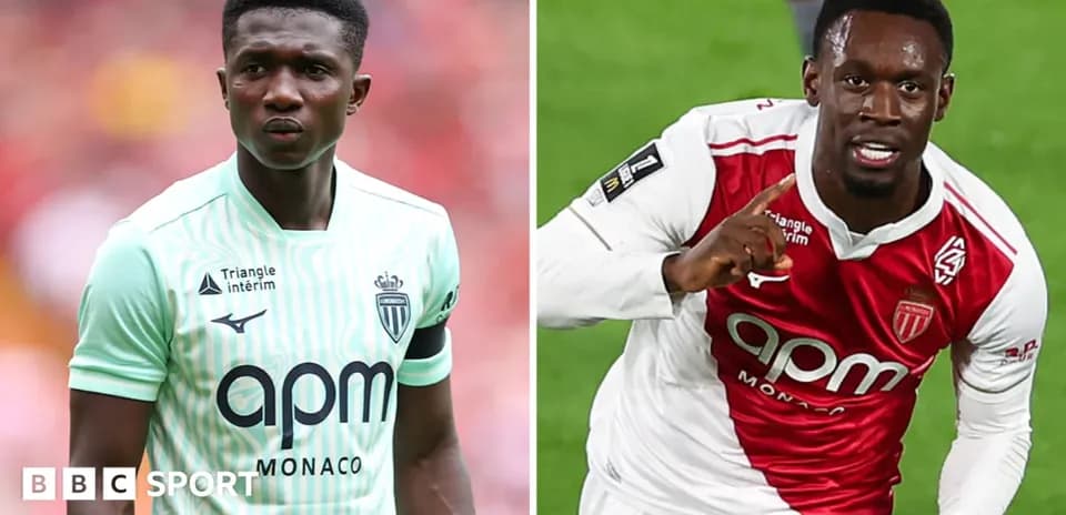 Dos jugadores de AS Monaco en diferentes uniformes
