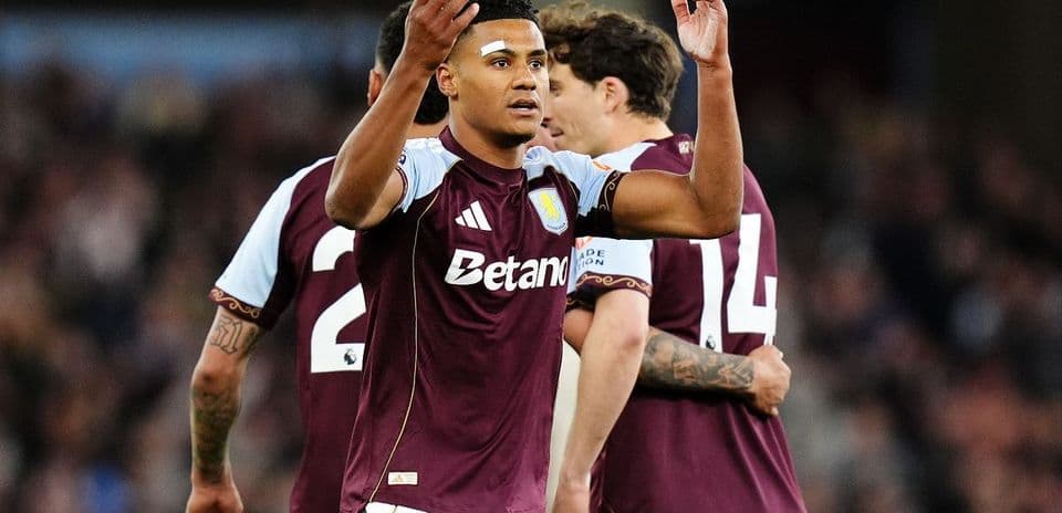 Jugador de Aston Villa celebrando un gol