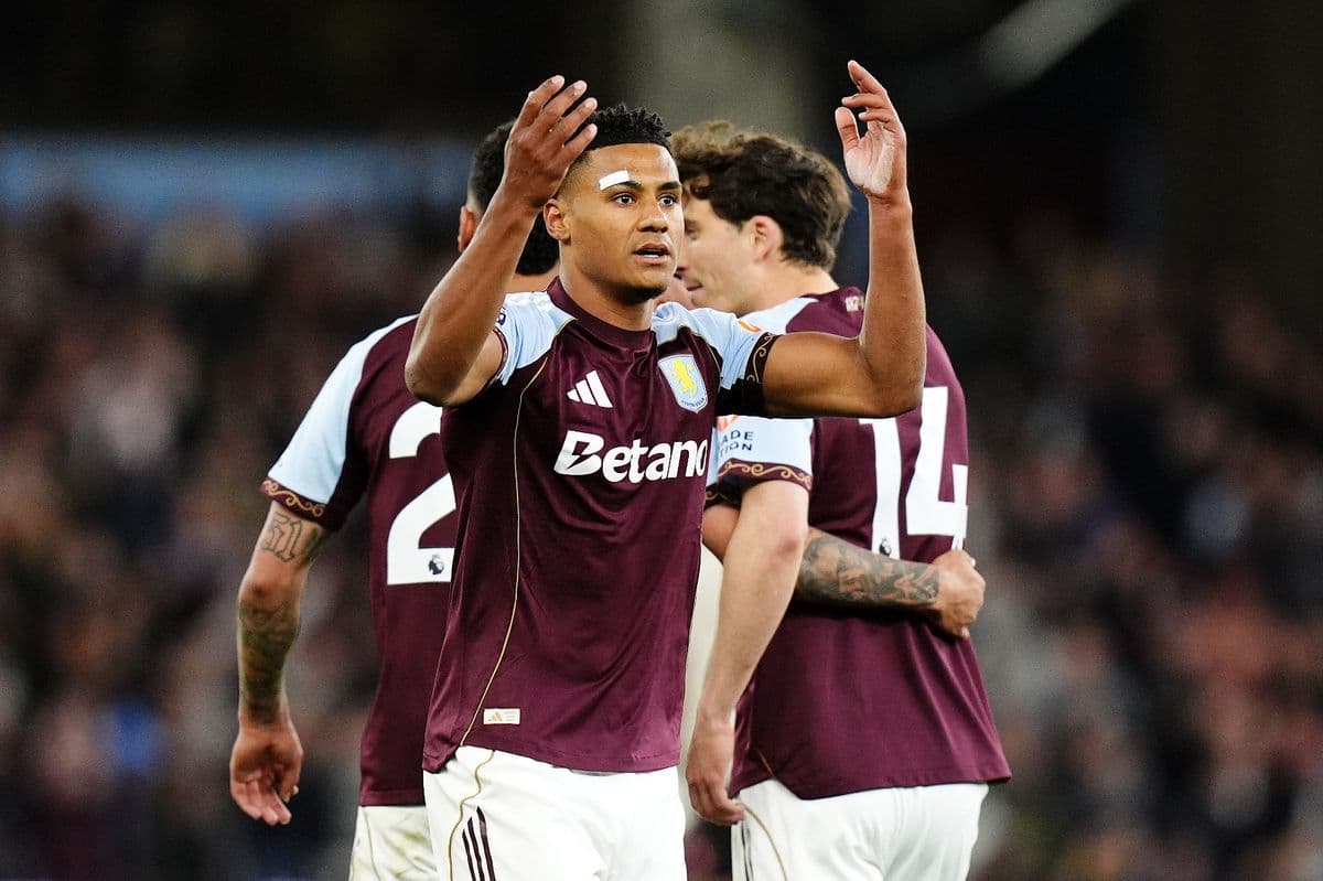 Jugador de Aston Villa celebrando un gol