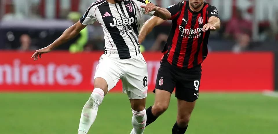 Jugadores de Juventus y AC Milan en acción