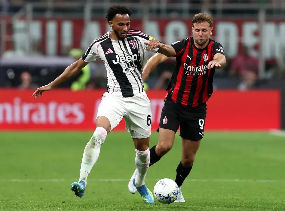 Jugadores de Juventus y AC Milan en acción