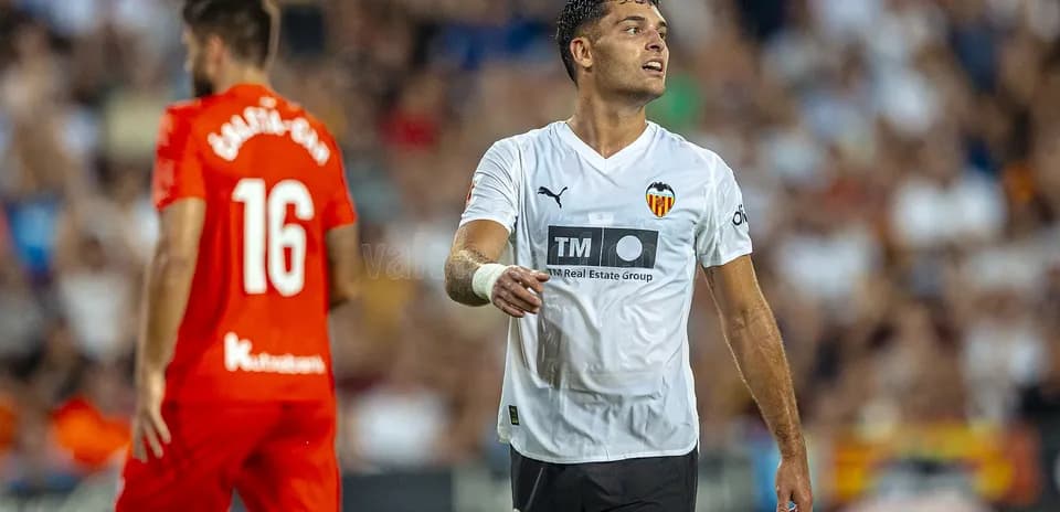 Jugador del Valencia durante un partido de La Liga