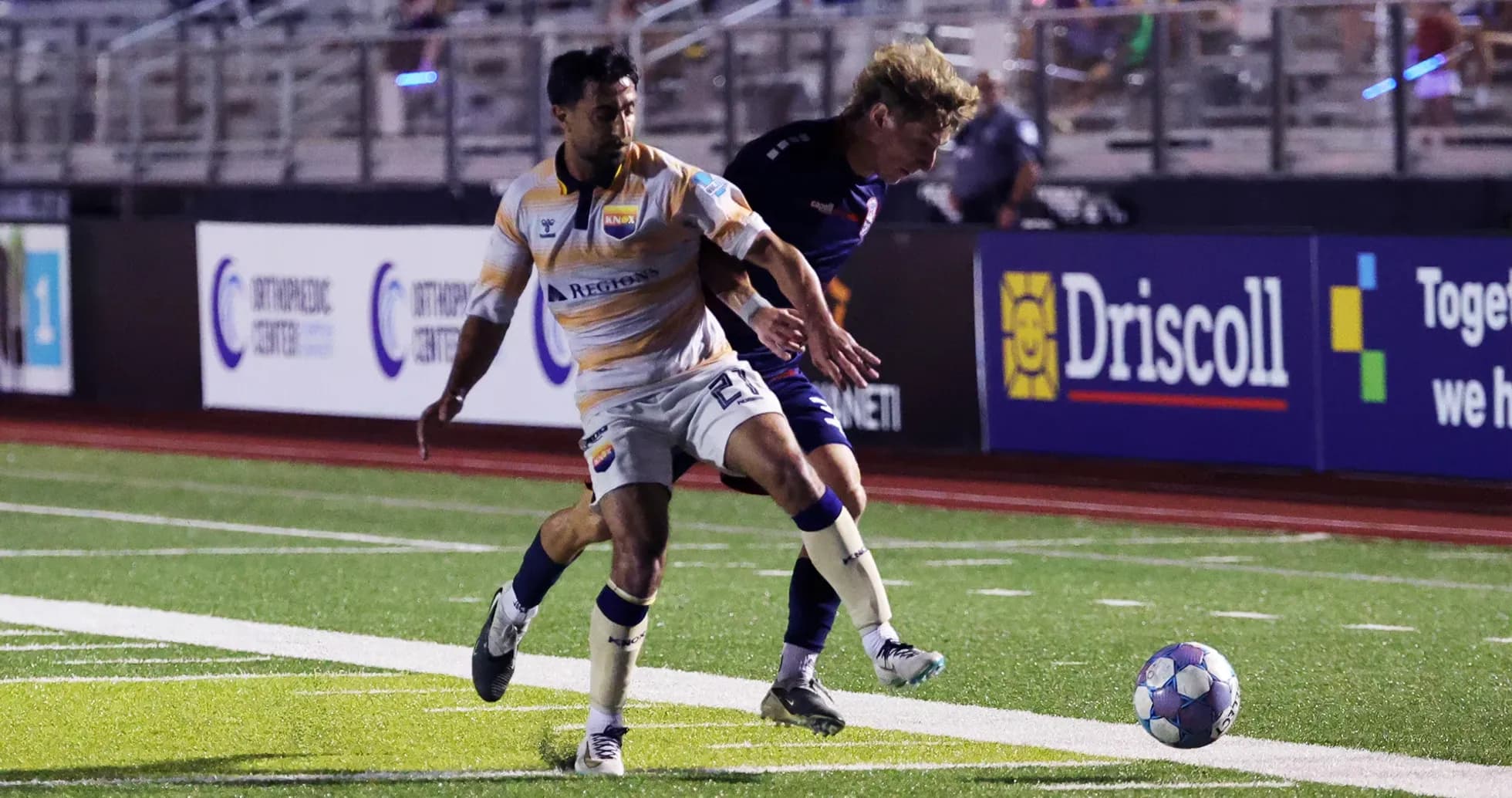 Jugador de Knoxville en acción contra Chattanooga