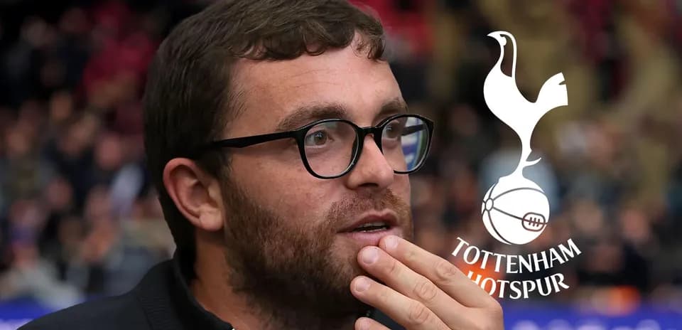 Persona pensativa en evento de Tottenham Hotspur