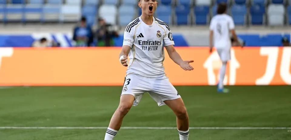 Jugador del Real Madrid celebrando en el campo