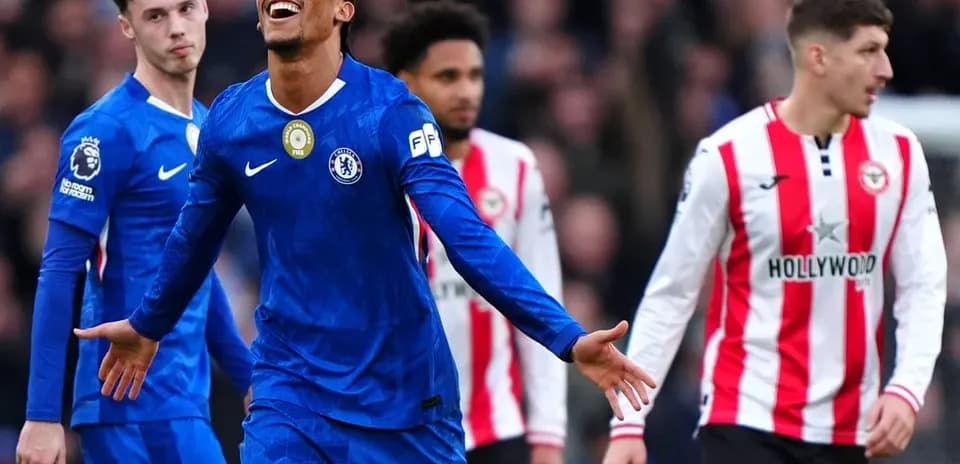 Jugador de Chelsea celebrando un gol contra Brentford