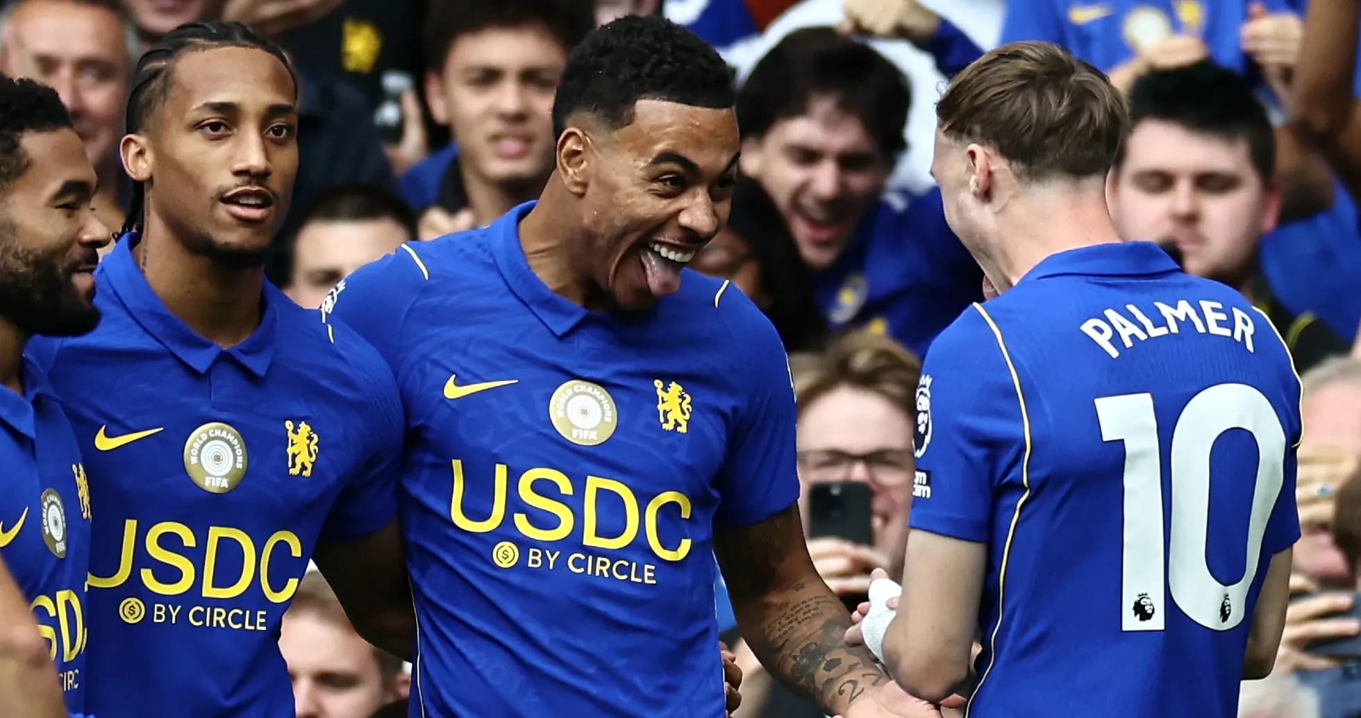 Jugadores de Chelsea celebrando un gol en el estadio