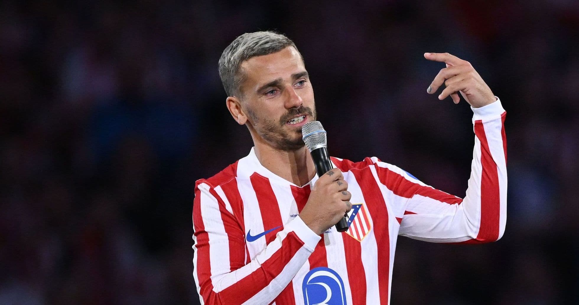 Jugador de Atlético de Madrid hablando en el micrófono