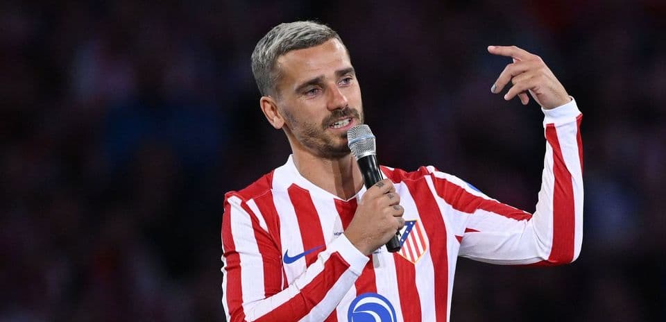 Jugador de Atlético de Madrid hablando en el micrófono