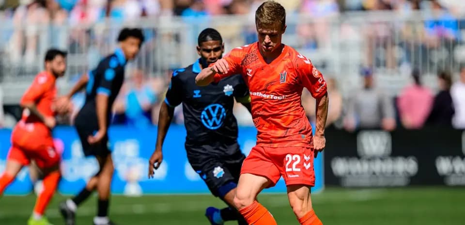 Jugador de Forge FC en acción durante el partido