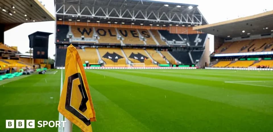 Esquina del campo en el estadio Molineux de Wolves