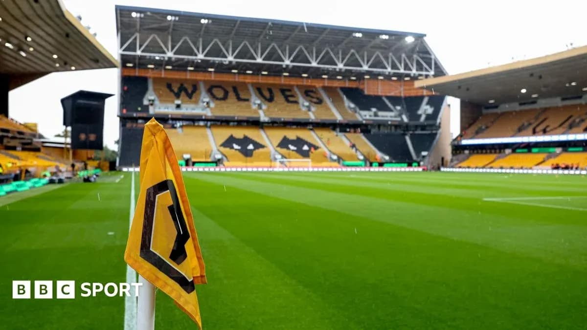 Esquina del campo en el estadio Molineux de Wolves
