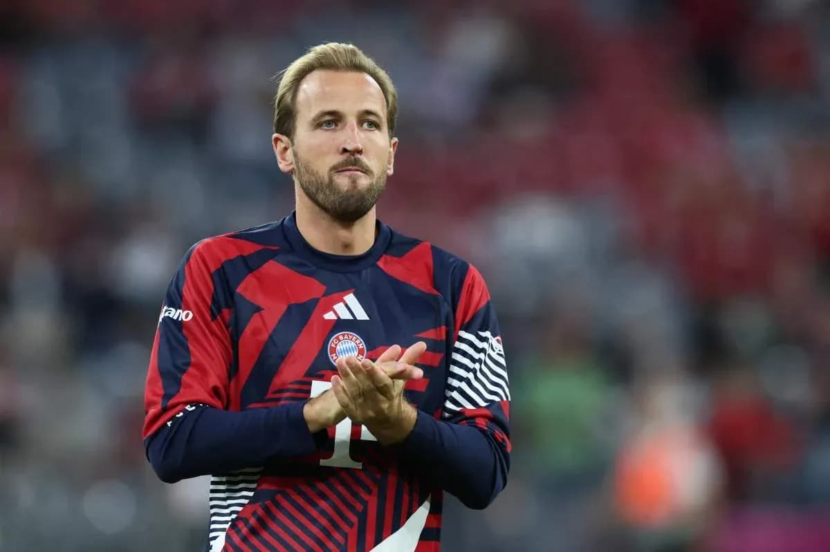 Jugador aplaudiendo en el campo de juego