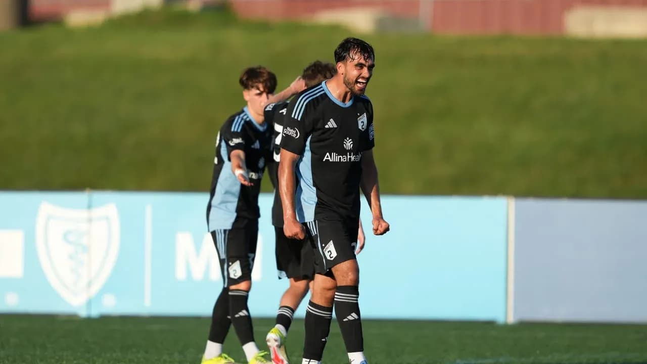Jugadores de Minnesota United II celebrando un gol