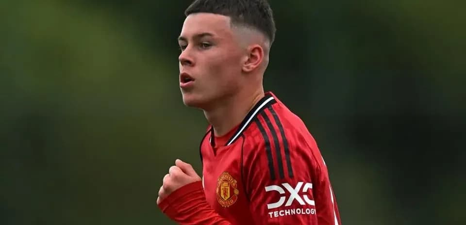 Jugador de Manchester United entrenando en el campo