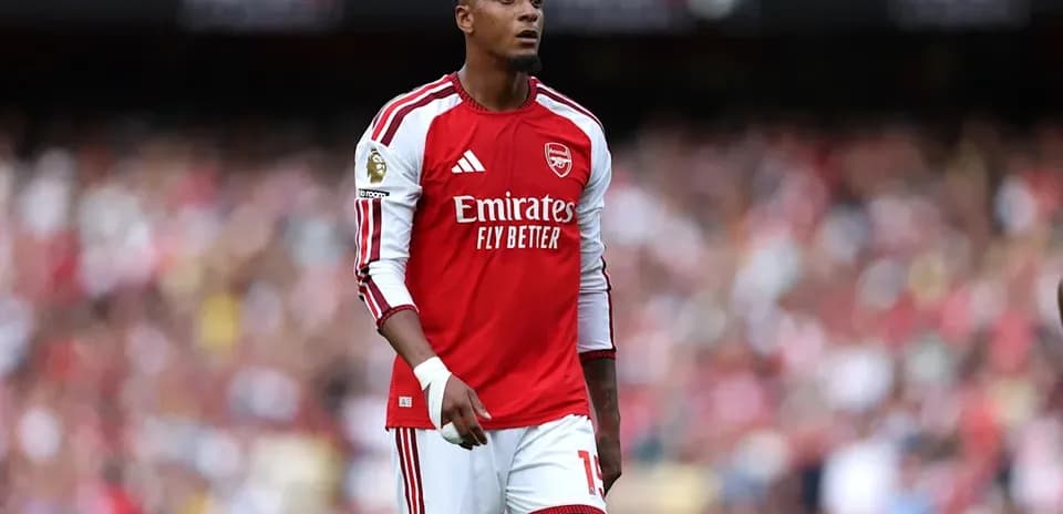 Jugador de Arsenal en el campo durante un partido