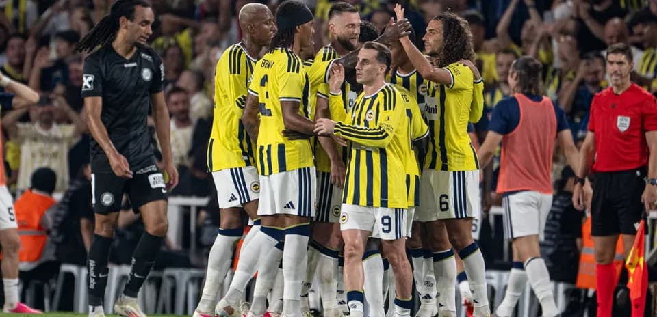Celebración del gol de Fenerbahçe en el partido