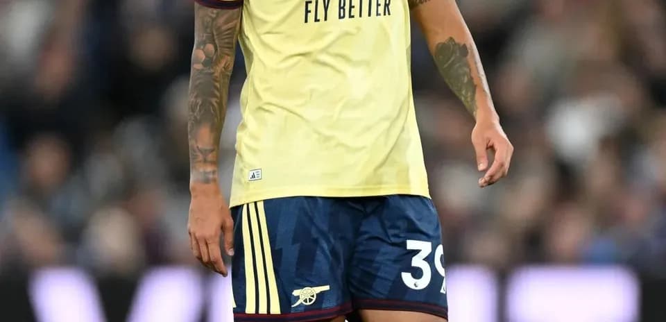 Jugador de Arsenal en acción durante un partido