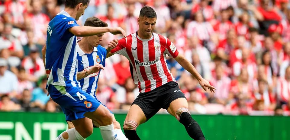 Acción del partido Espanyol contra Athletic Club