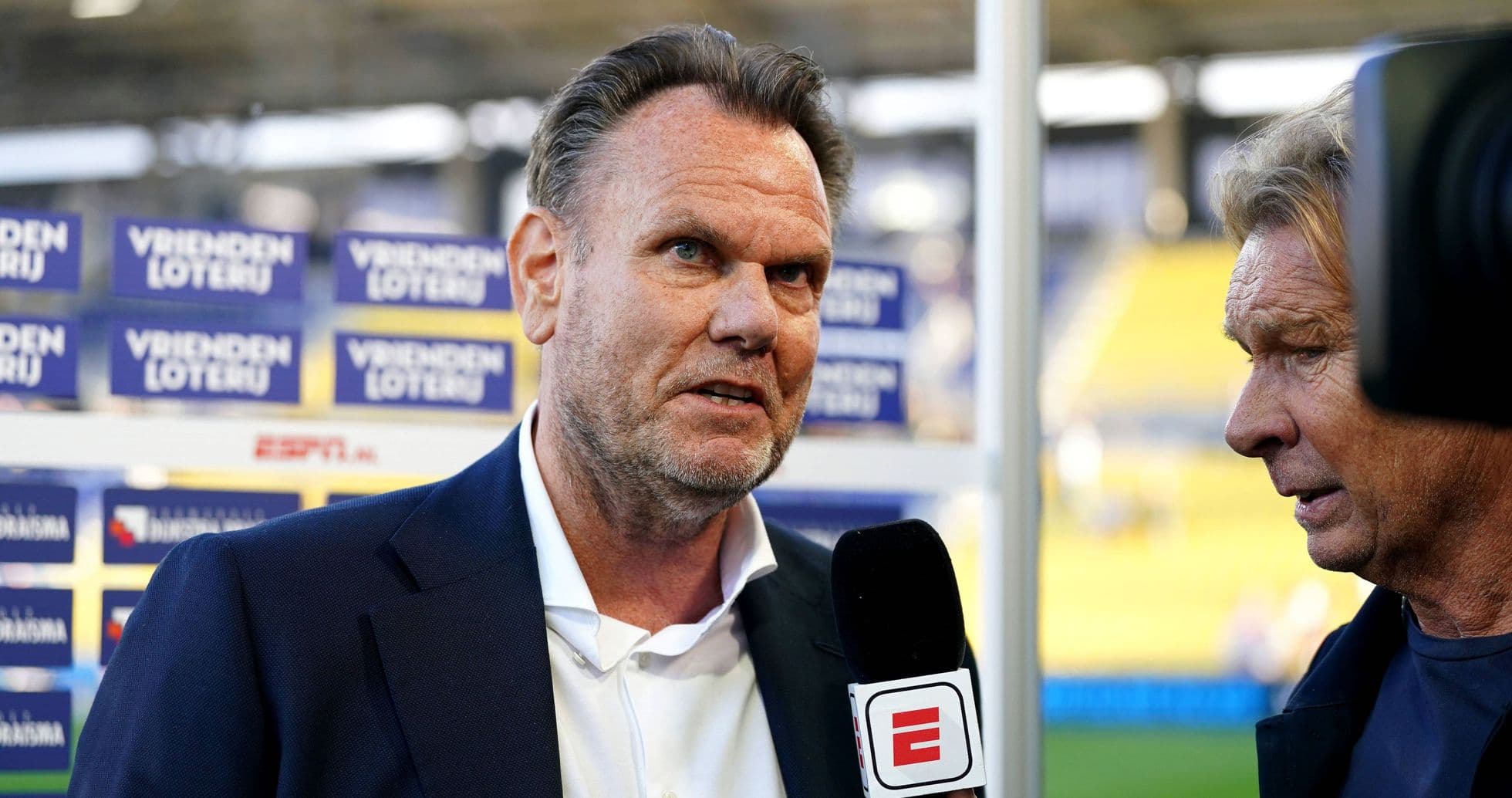 Entrevista a un entrenador en conferencia de prensa