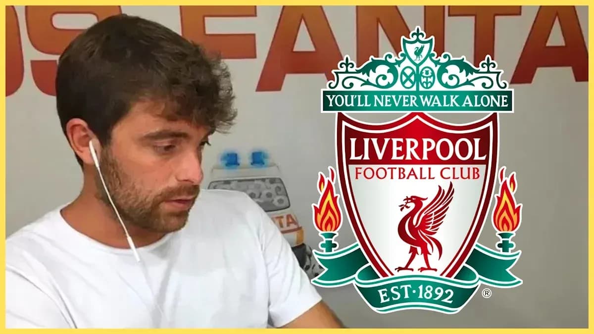 Persona escuchando música con logo del Liverpool FC