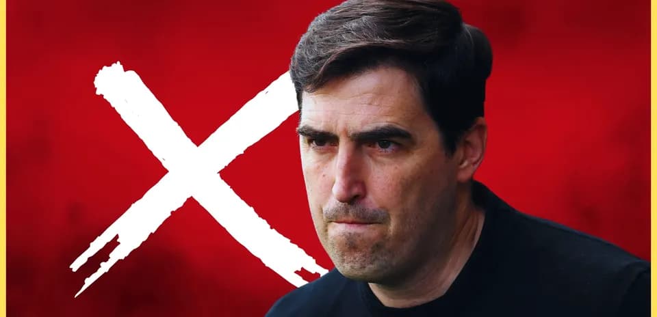 Entrenador con expresión seria sobre fondo rojo