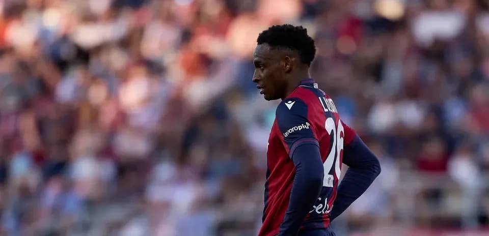 Jugador de Levante en campo durante el partido