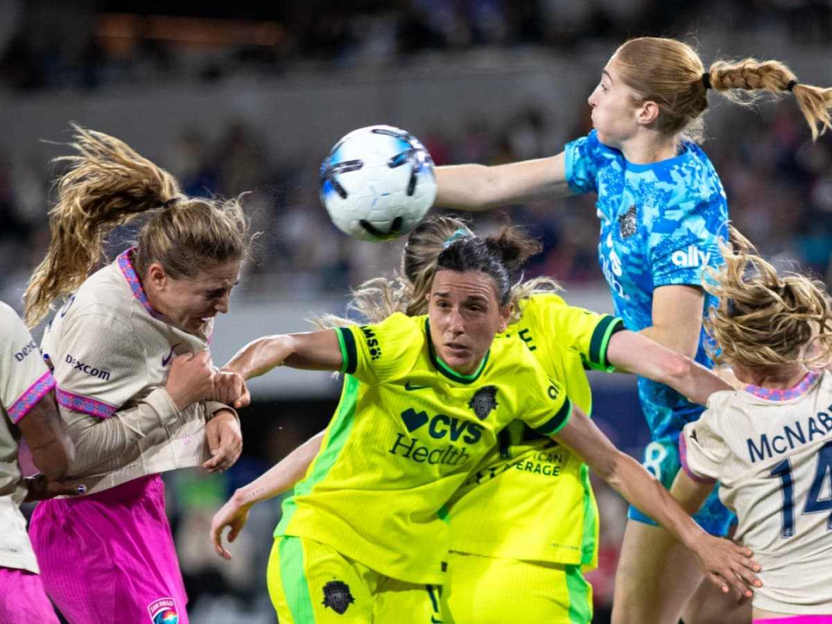 Jugadora de Houston Dash en acción contra San Diego Wave