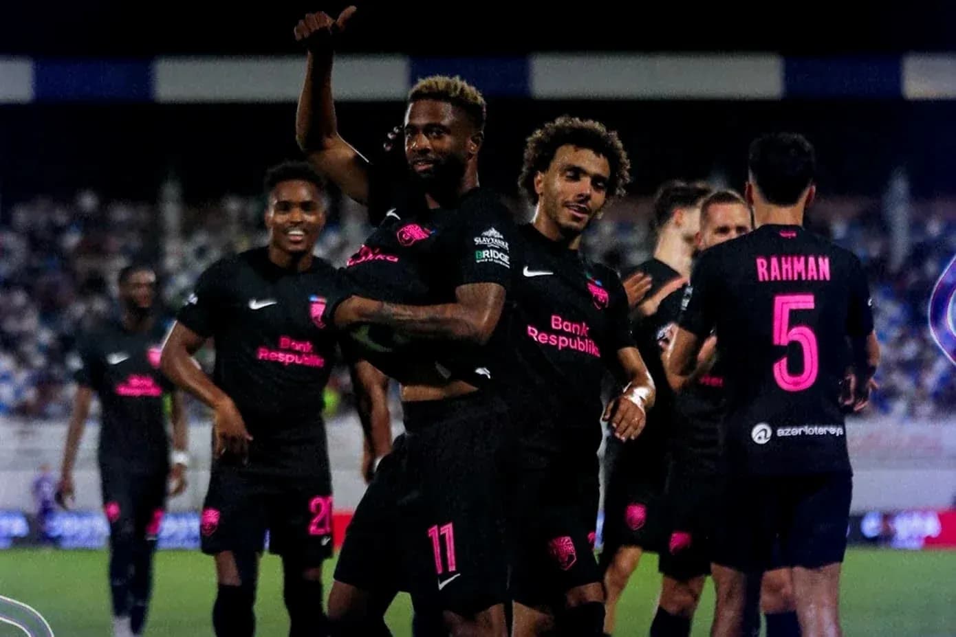 Jugadores de Sabah FA celebrando un gol