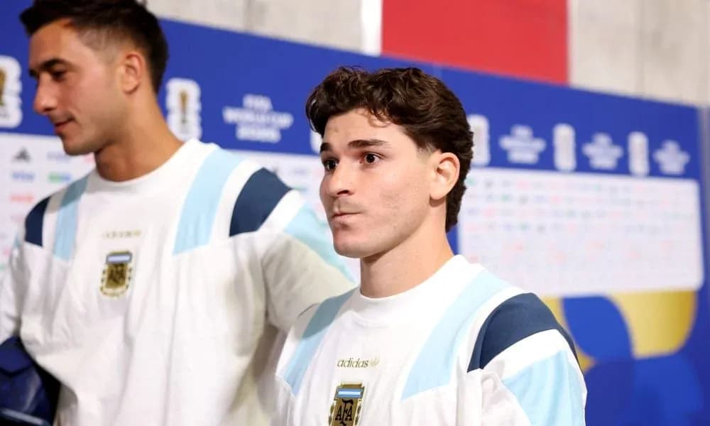 Jugadores argentinos en sala de prensa antes del partido