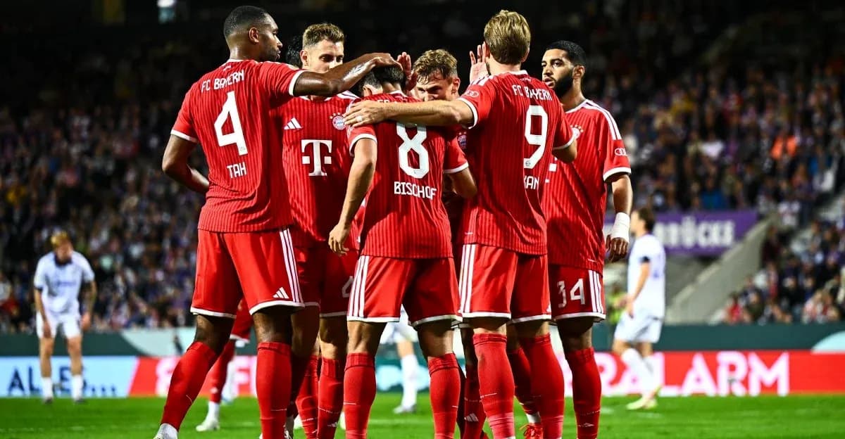 Jugadores de FC Bayern celebrando un gol juntos