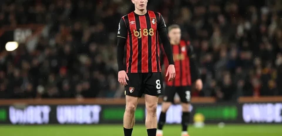 Jugador de Bournemouth en el campo durante un partido