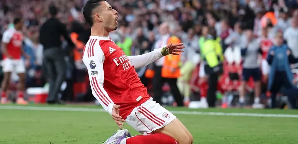 Jugador celebrando un gol en el estadio Emirates