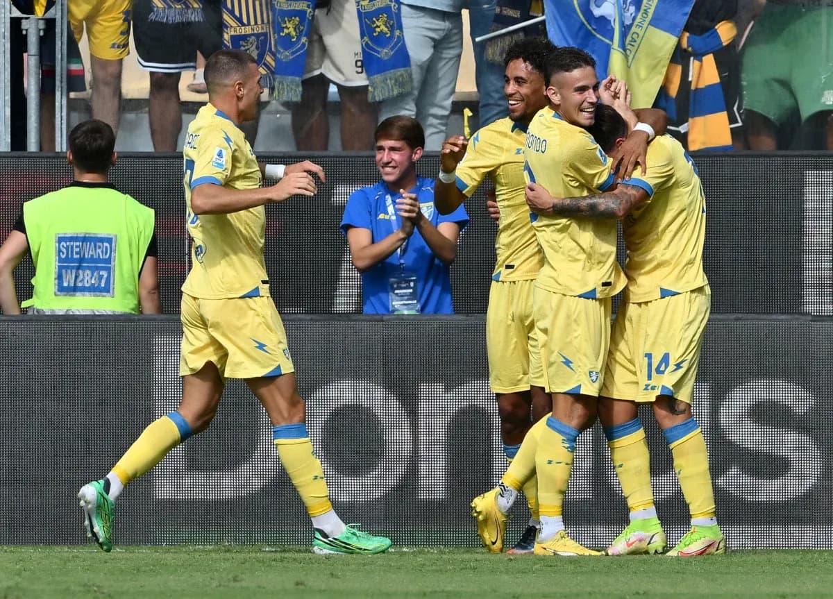 Jugadores de Frosinone celebrando un gol