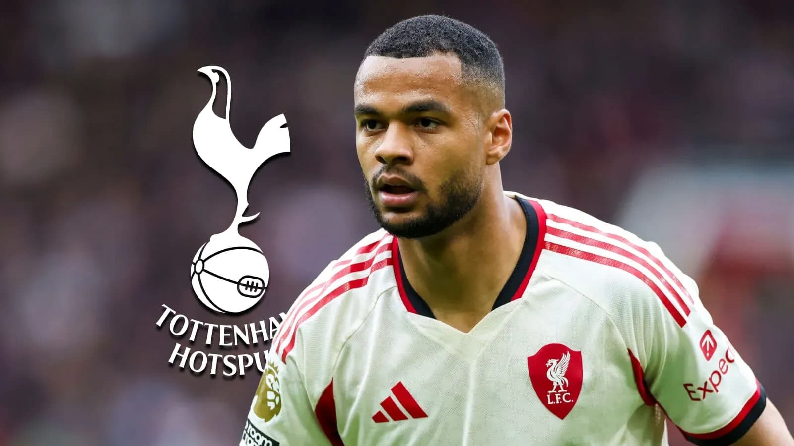 Jugador de Liverpool en acción durante el partido