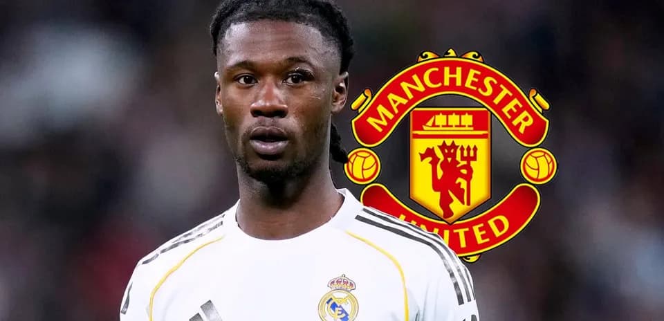 Jugador de Real Madrid con logo de Manchester United