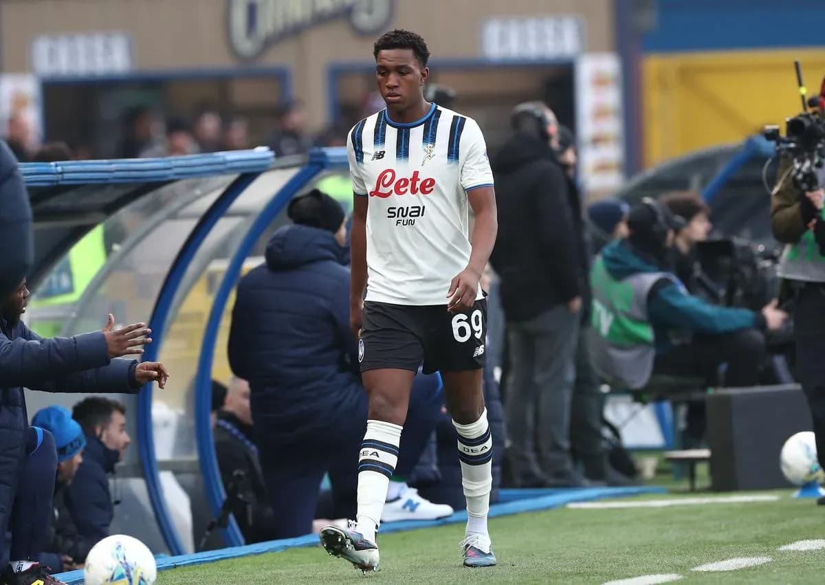 Jugador saliendo del campo durante un partido