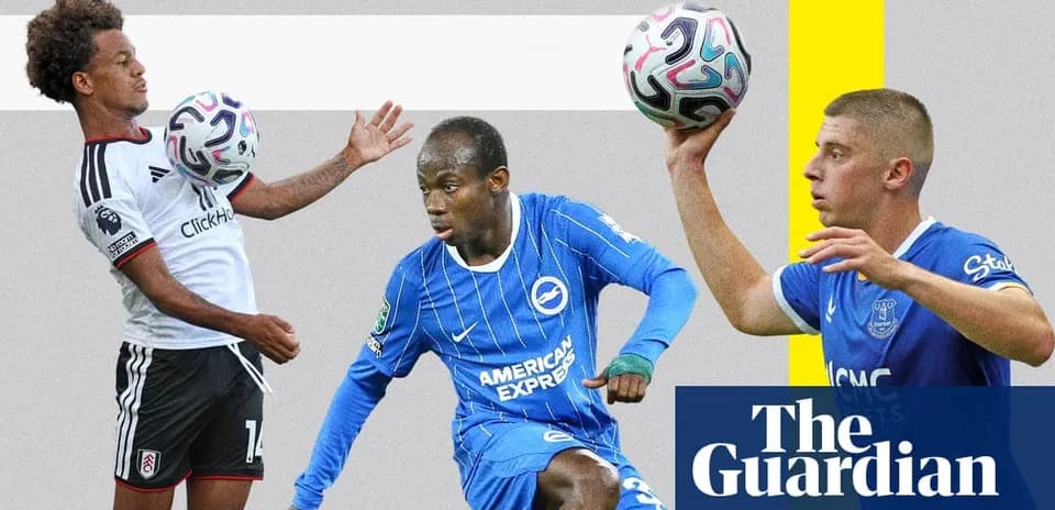 Tres jugadores lanzando el balón en diferentes acciones