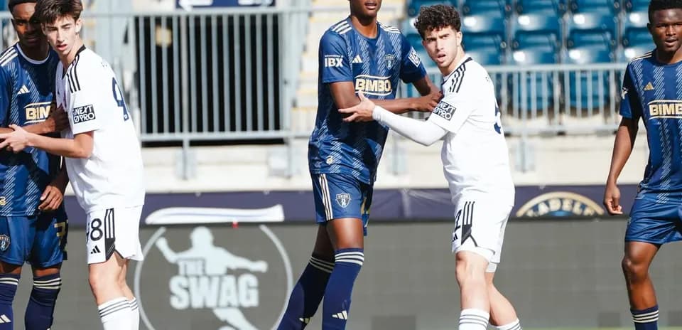 Jugadores de Toronto II y Philadelphia Union II en acción